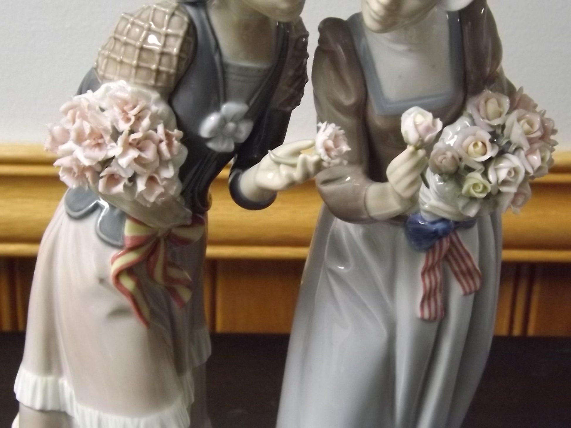 Vintage 1973 Lladro Figurine: "Spain-USA" Ladies with Flowers
