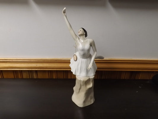Vintage 1988 Royal Doulton Reflections "Ballerina" figurine HN 3197. Excellent condition! No original box.