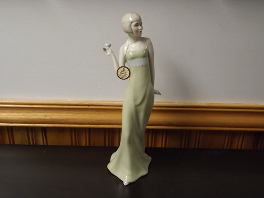 Vintage Royal Doulton Reflections "Aperitif" figurine HN 2998. Excellent condition!