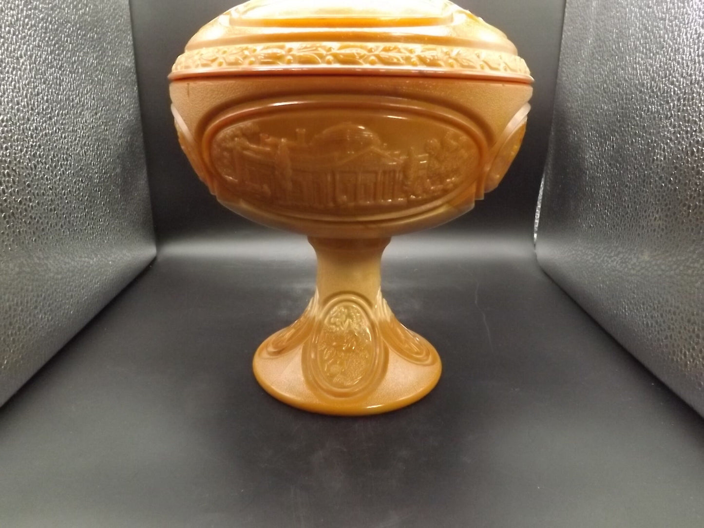 Vintage 1976 limited edition of 3600 Fenton Thomas Jefferson lidded Commemorative slag glass bowl. Beautiful piece! With original booklet.