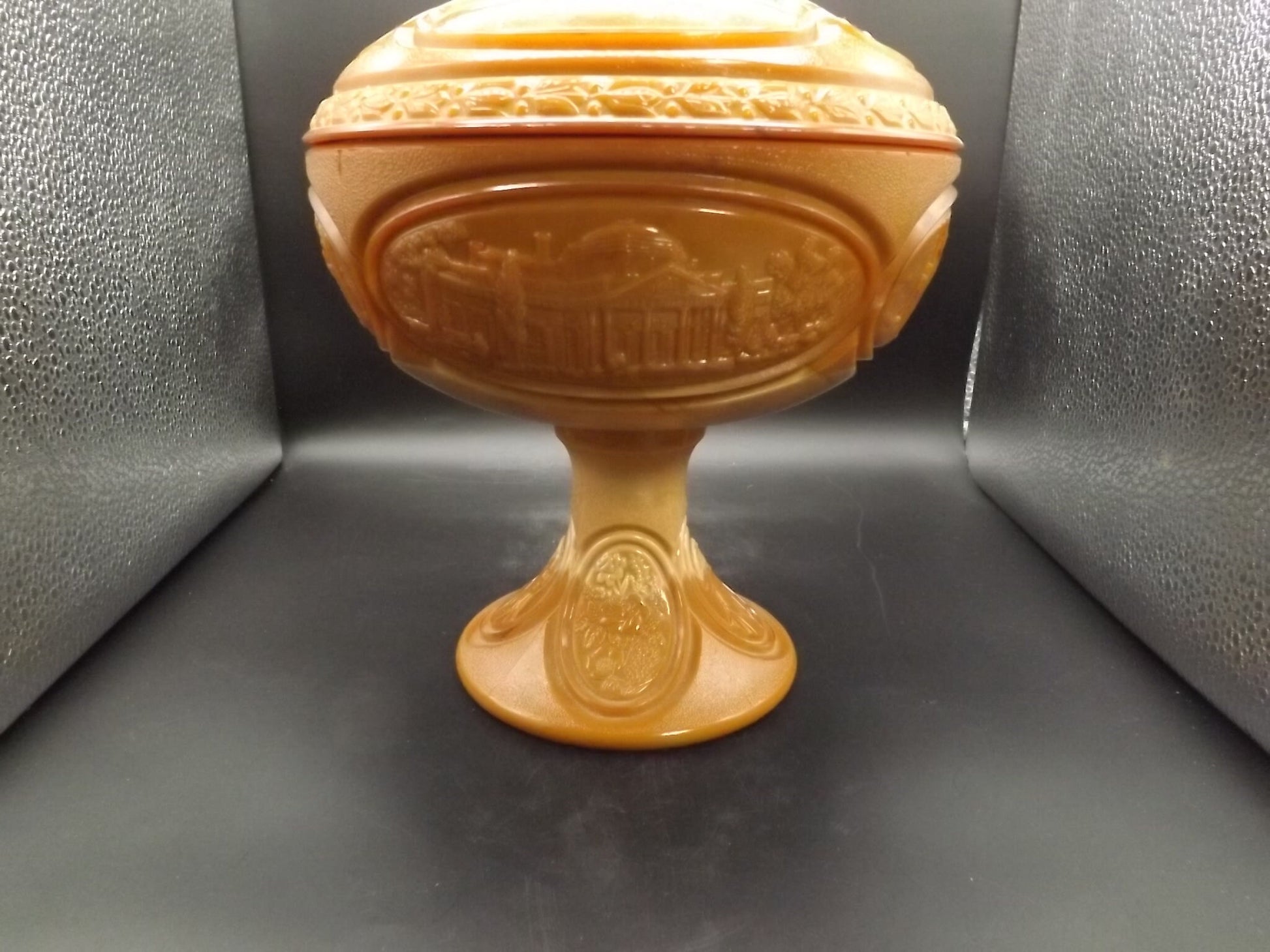 Vintage 1976 limited edition of 3600 Fenton Thomas Jefferson lidded Commemorative slag glass bowl. Beautiful piece! With original booklet.