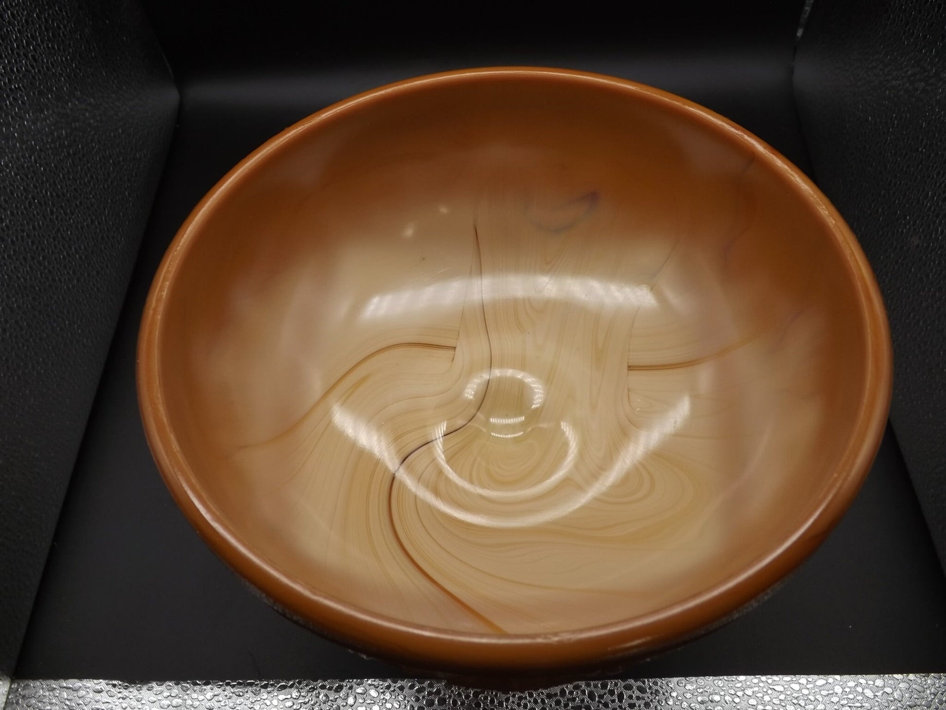 Vintage 1976 limited edition of 3600 Fenton Thomas Jefferson lidded Commemorative slag glass bowl. Beautiful piece! With original booklet.