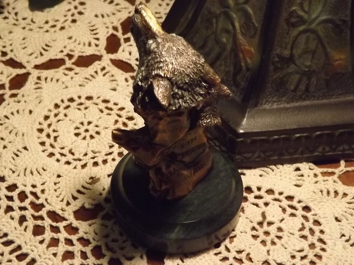 Vintage 1994 Kitty Cantrell Legends mixed media sculpture "Wild Music" Wolf and pup howling on marble base. Limited Edition 857/2500.