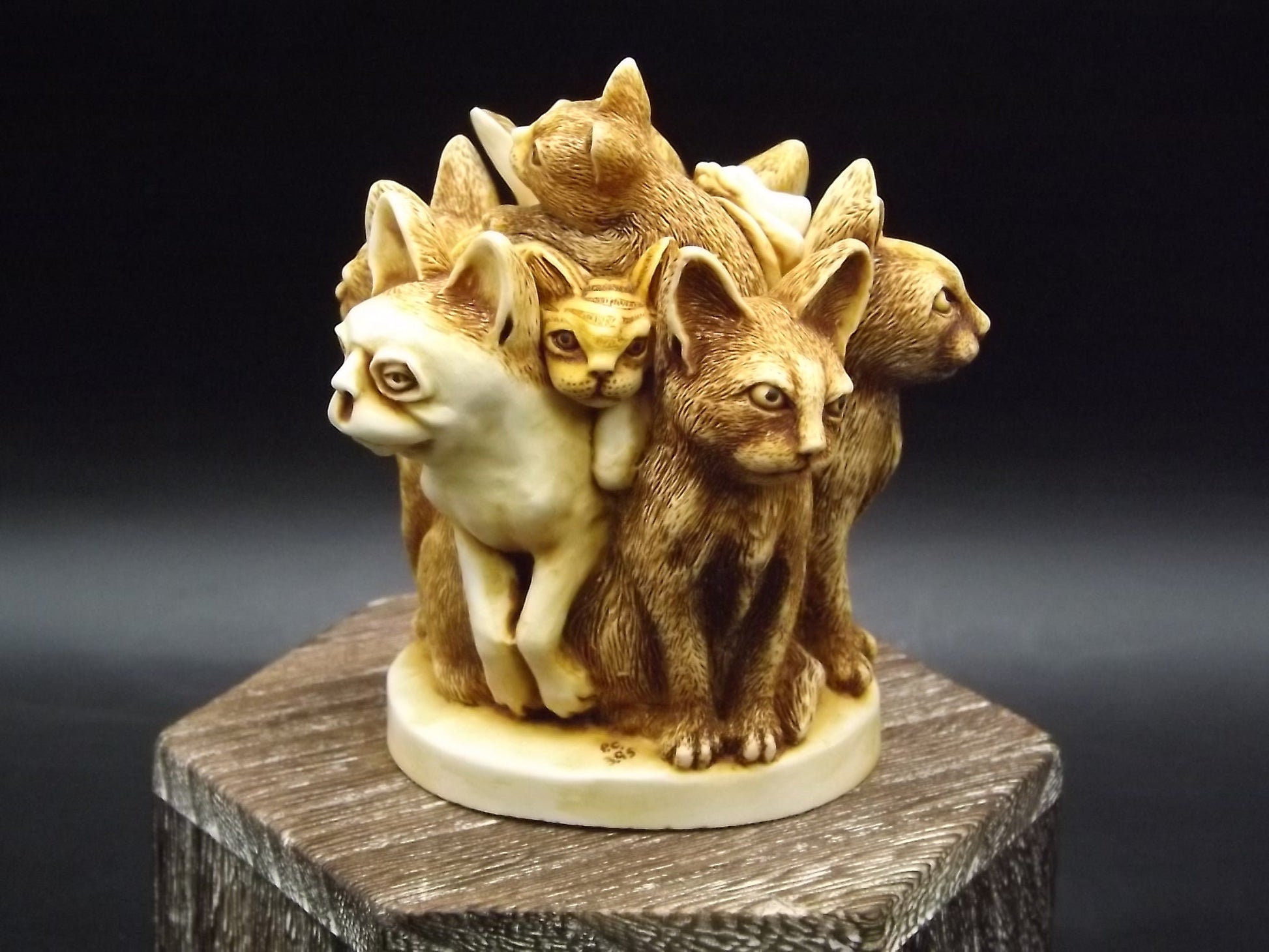 Retired Harmony Kingdom "Major's Mousers" Figurine TJCA4 (With Box & COA)