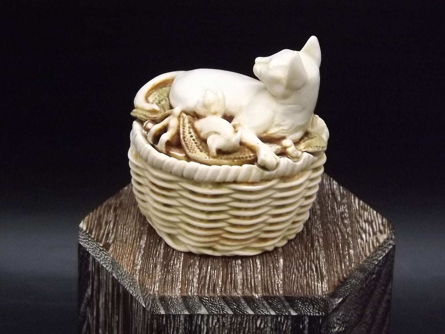 Harmony Kingdom Cat Figurine: Cat's Cradle Too, Limited Edition 249/1000