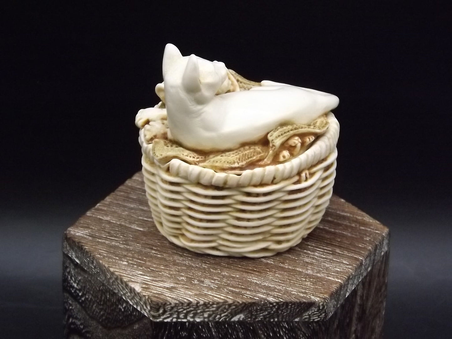 Harmony Kingdom Cat Figurine: Cat's Cradle Too, Limited Edition 249/1000