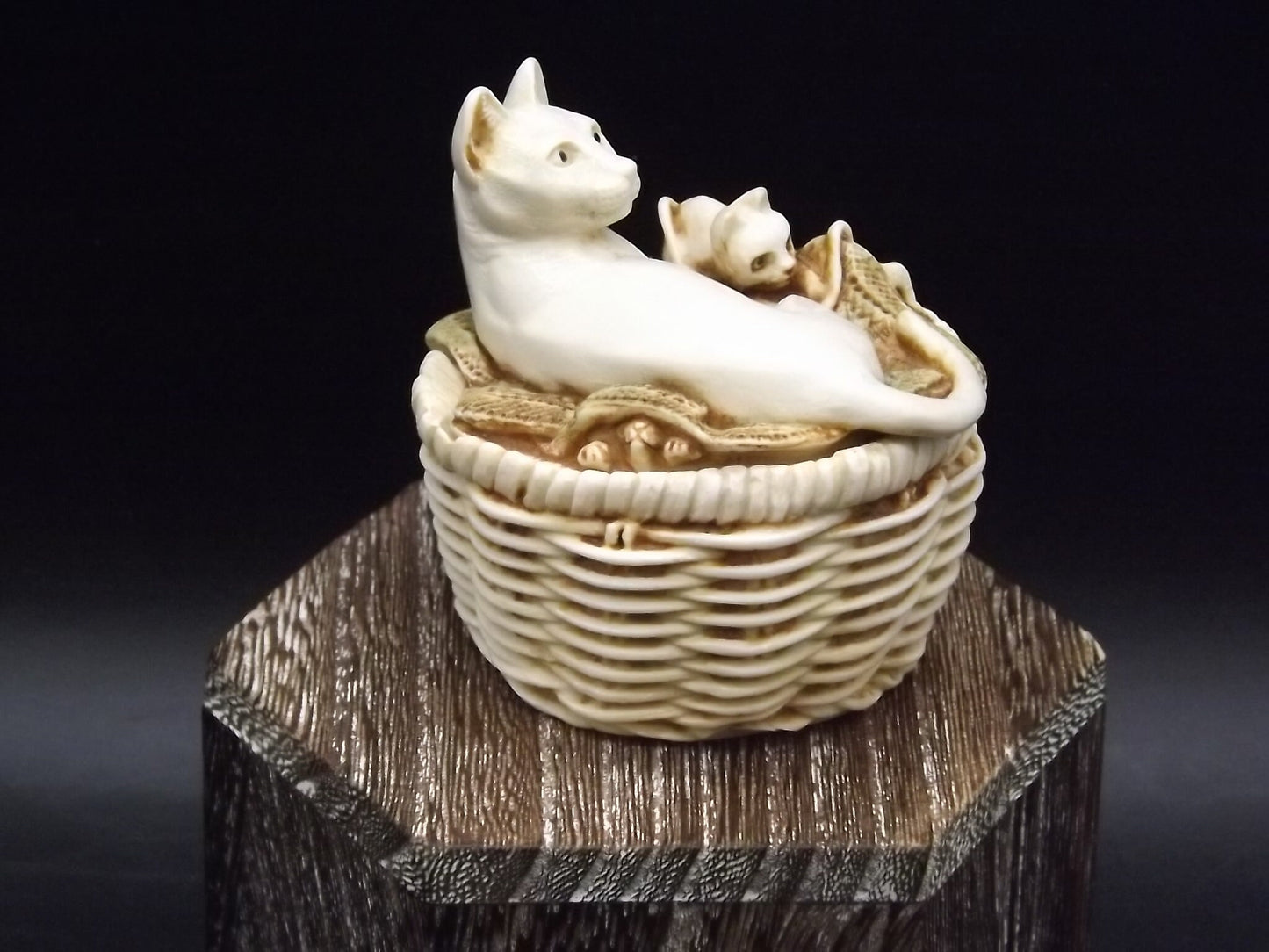 Harmony Kingdom Cat Figurine: Cat's Cradle Too, Limited Edition 249/1000