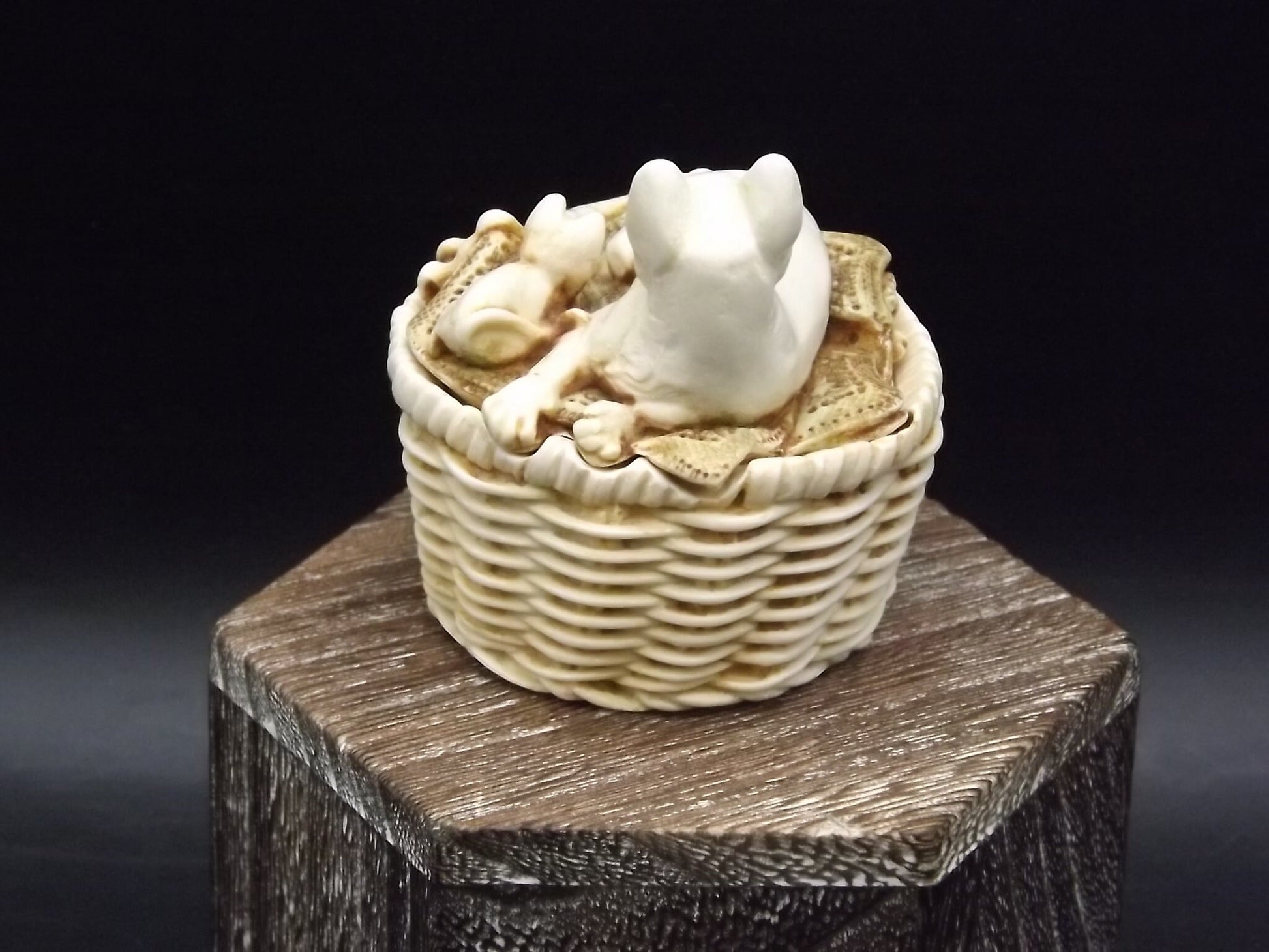 Harmony Kingdom Cat Figurine: Cat's Cradle Too, Limited Edition 249/1000