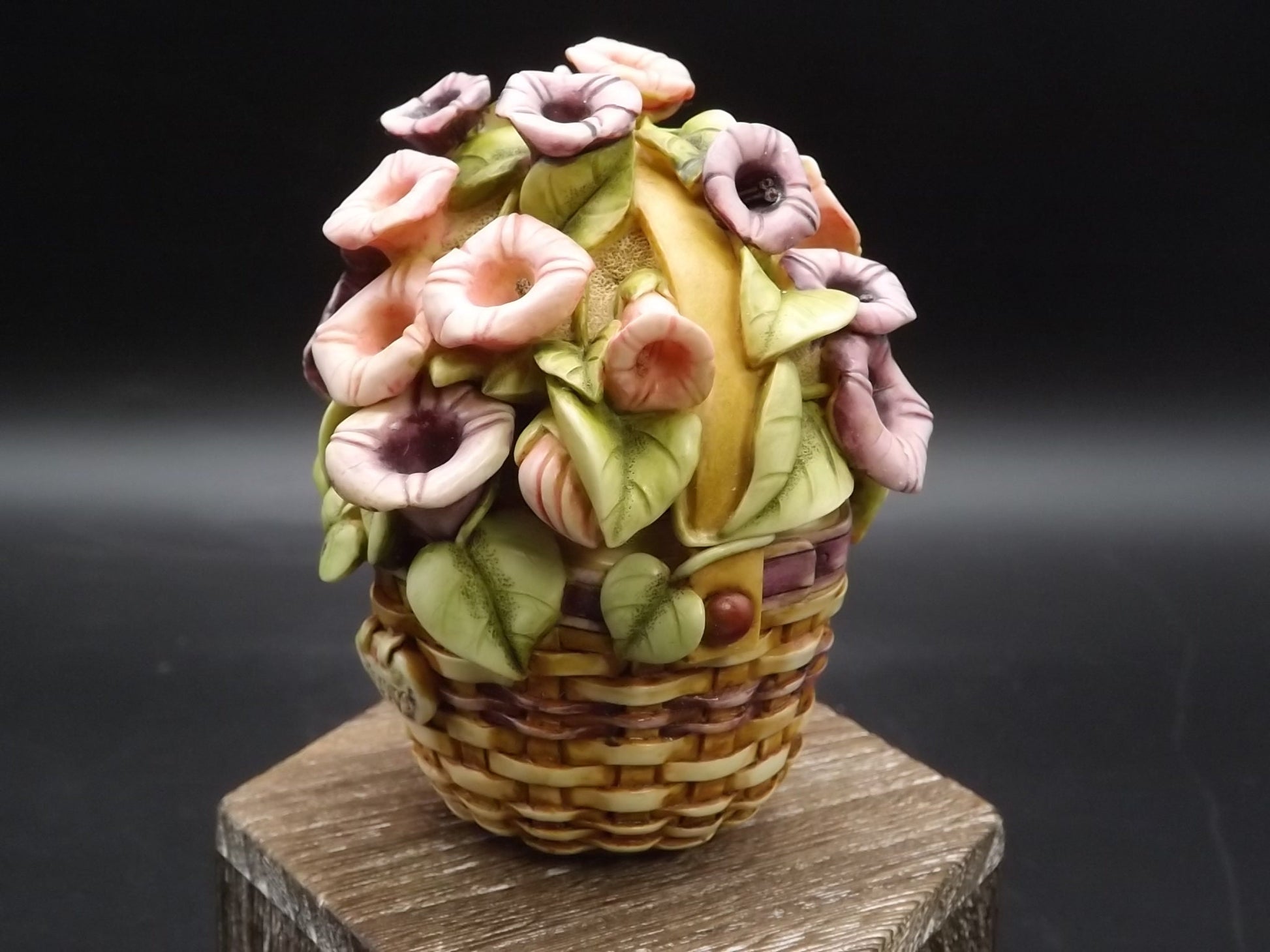 Harmony Kingdom Garden Longaberger "Morning Glory" Jest Basket Figurine HGXLG2 with original box. Excellent condition. Artist Signed