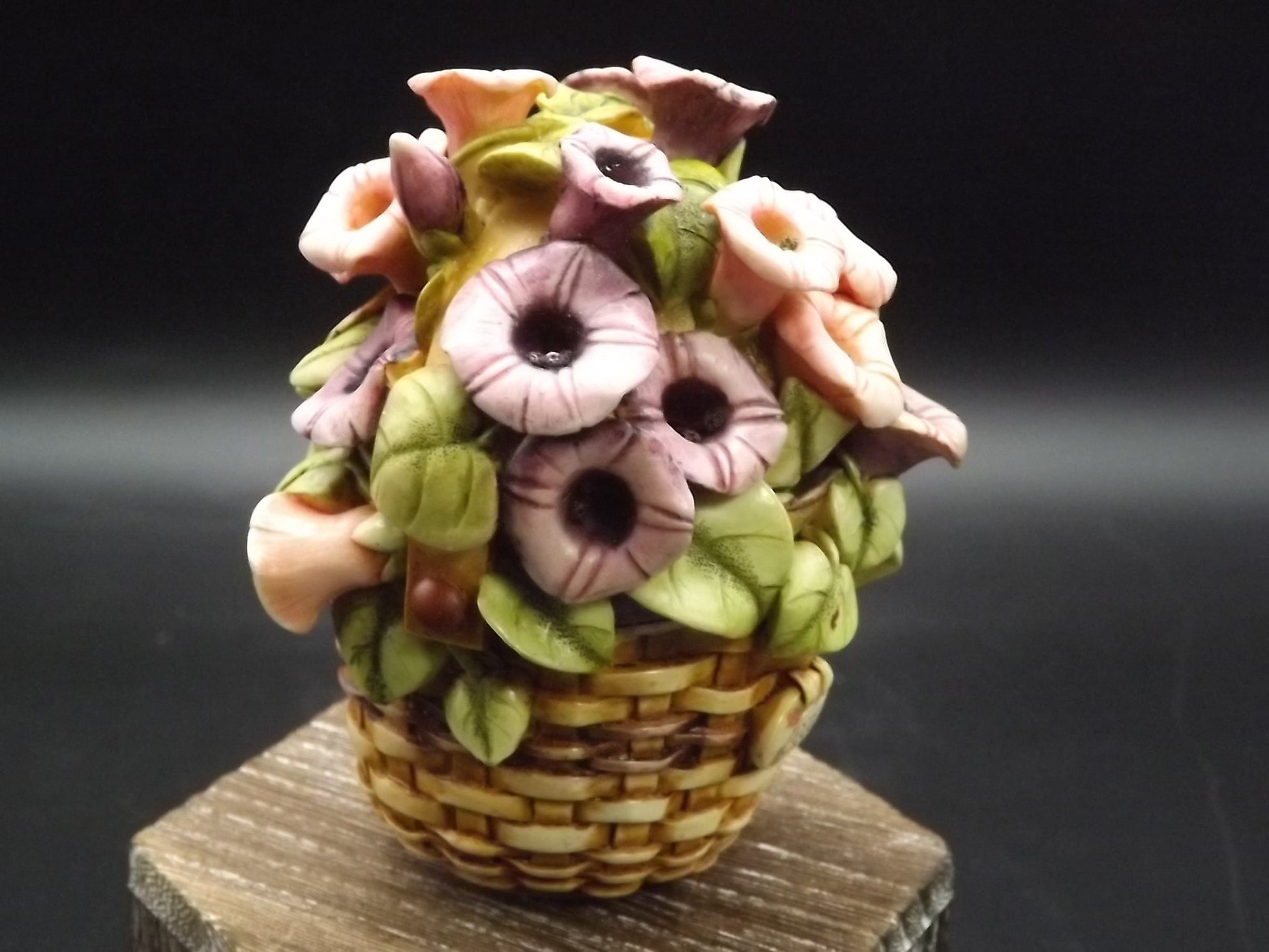 Harmony Kingdom Garden Longaberger "Morning Glory" Jest Basket Figurine HGXLG2 with original box. Excellent condition. Artist Signed