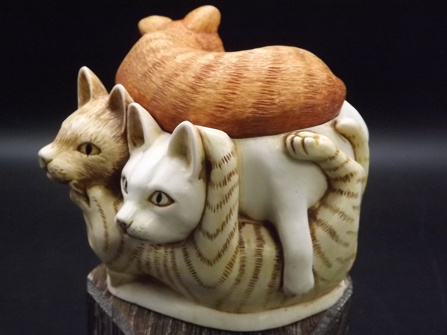 Retired 1995 Harmony Kingdom "Rather Large Friends'" Jest Figurine. Excellent condition. With original box.