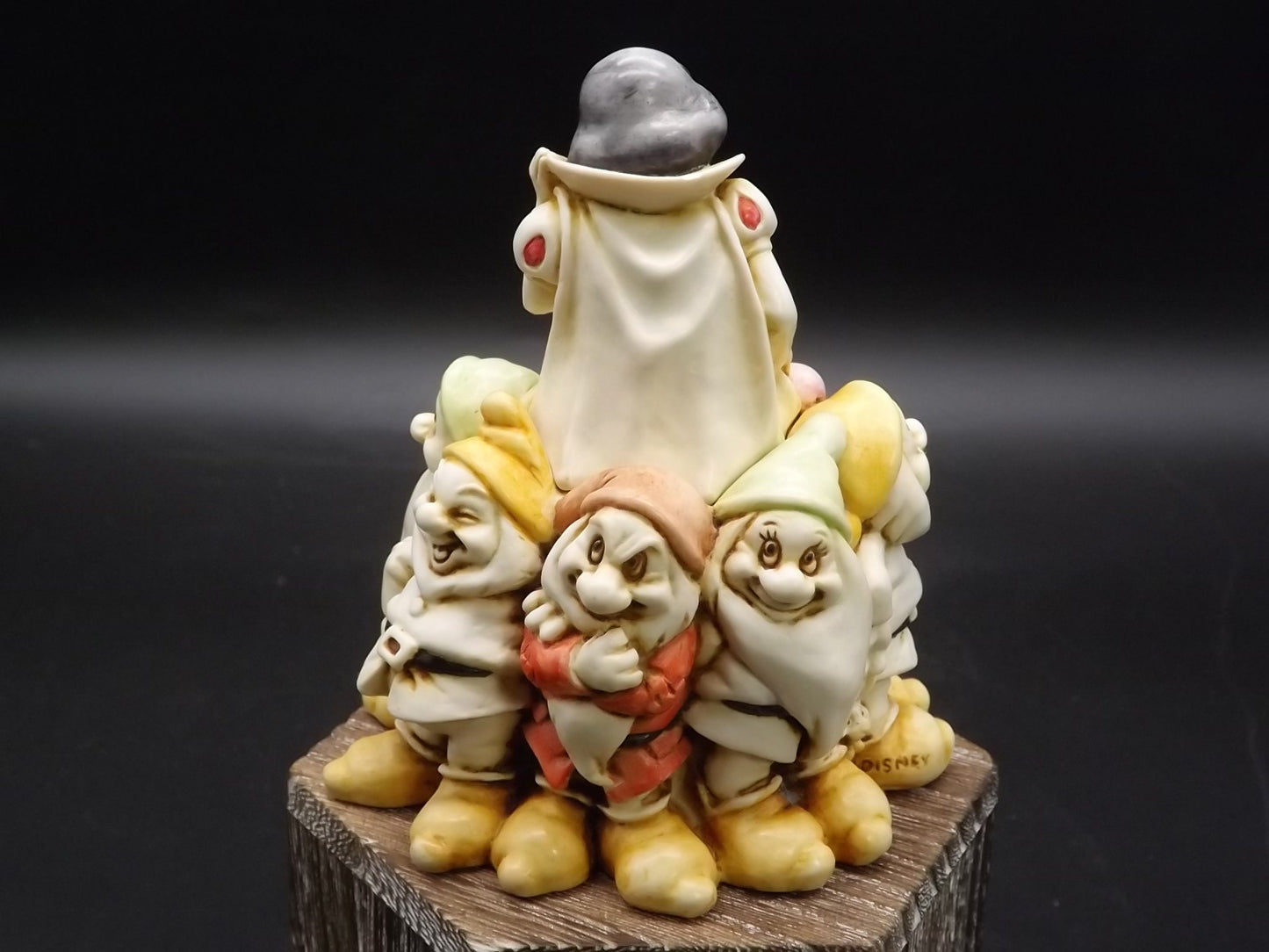 Retired 1996 Harmony Kingdom Disney "Snow White" Special edition treasure Jest with original box and COA. Limited Edition.