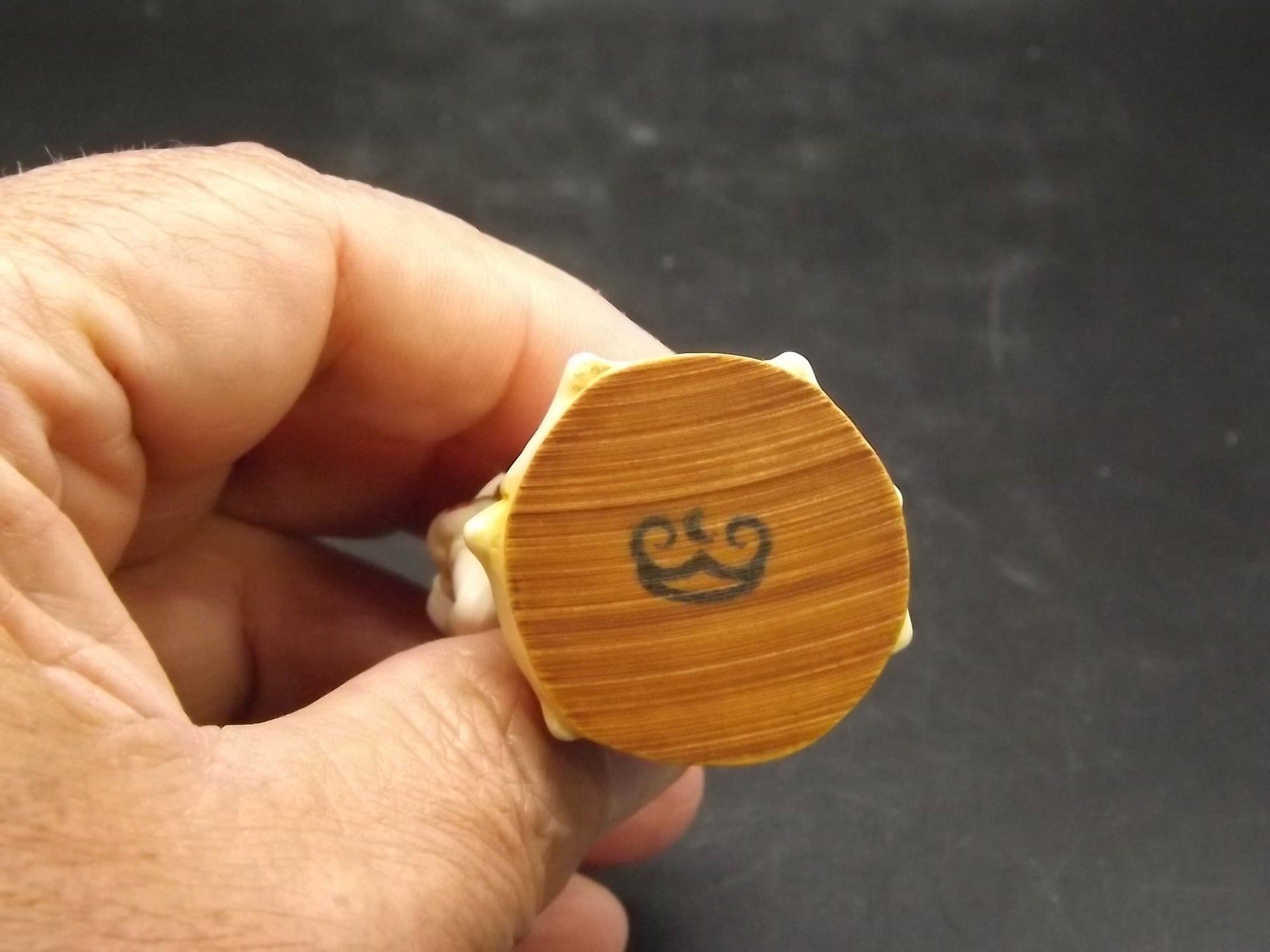 Retired 1996 Harmony Kingdom Disney "Snow White" Special edition treasure Jest with original box and COA. Limited Edition.