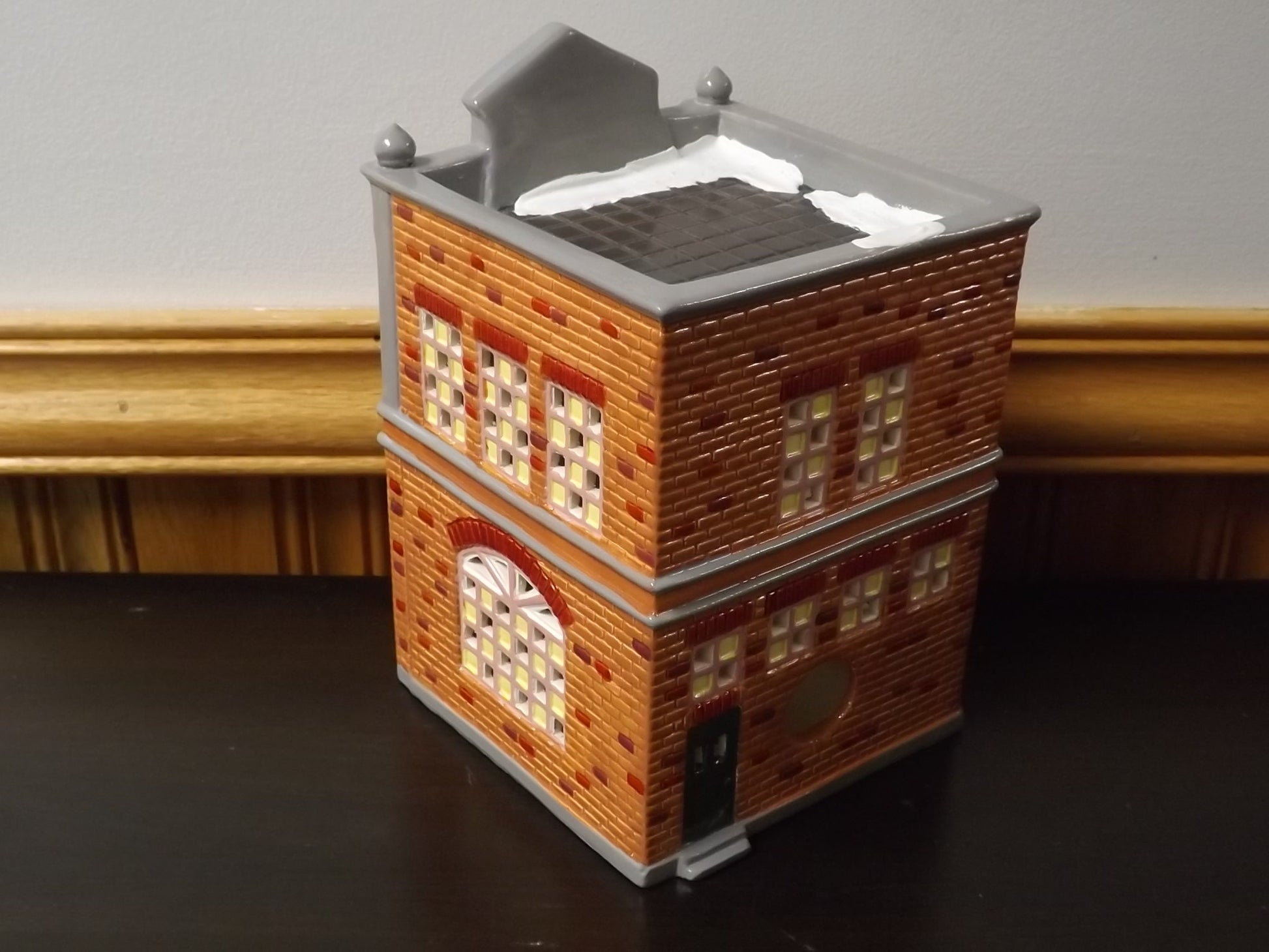 Vintage 1986 Snow Village "Apothecary" Drug Store building figurine for seasonal display village scenes. With box.