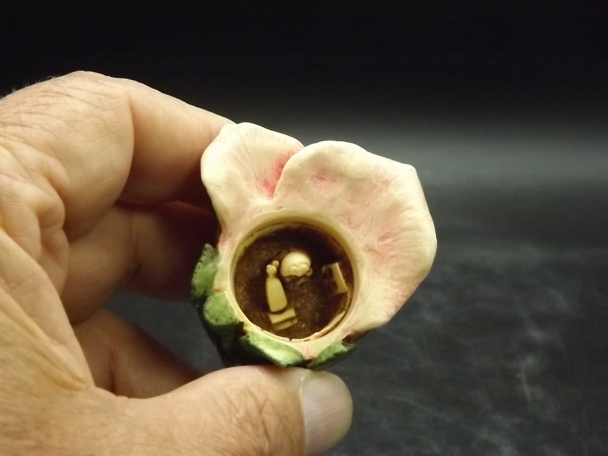 Harmony Kingdom Single Pink Rose Figurine: 1997 Limited Edition