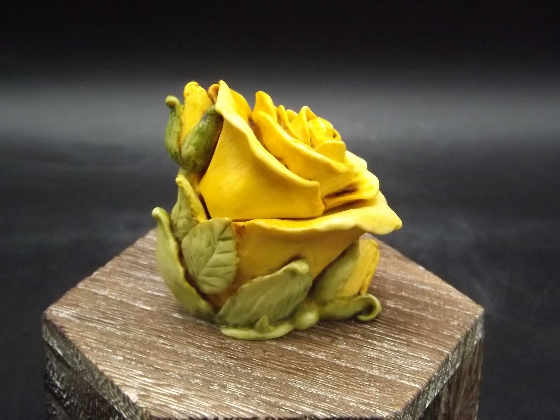 Harmony Kingdom Yellow Rose Box Figurine - Limited Edition 1997