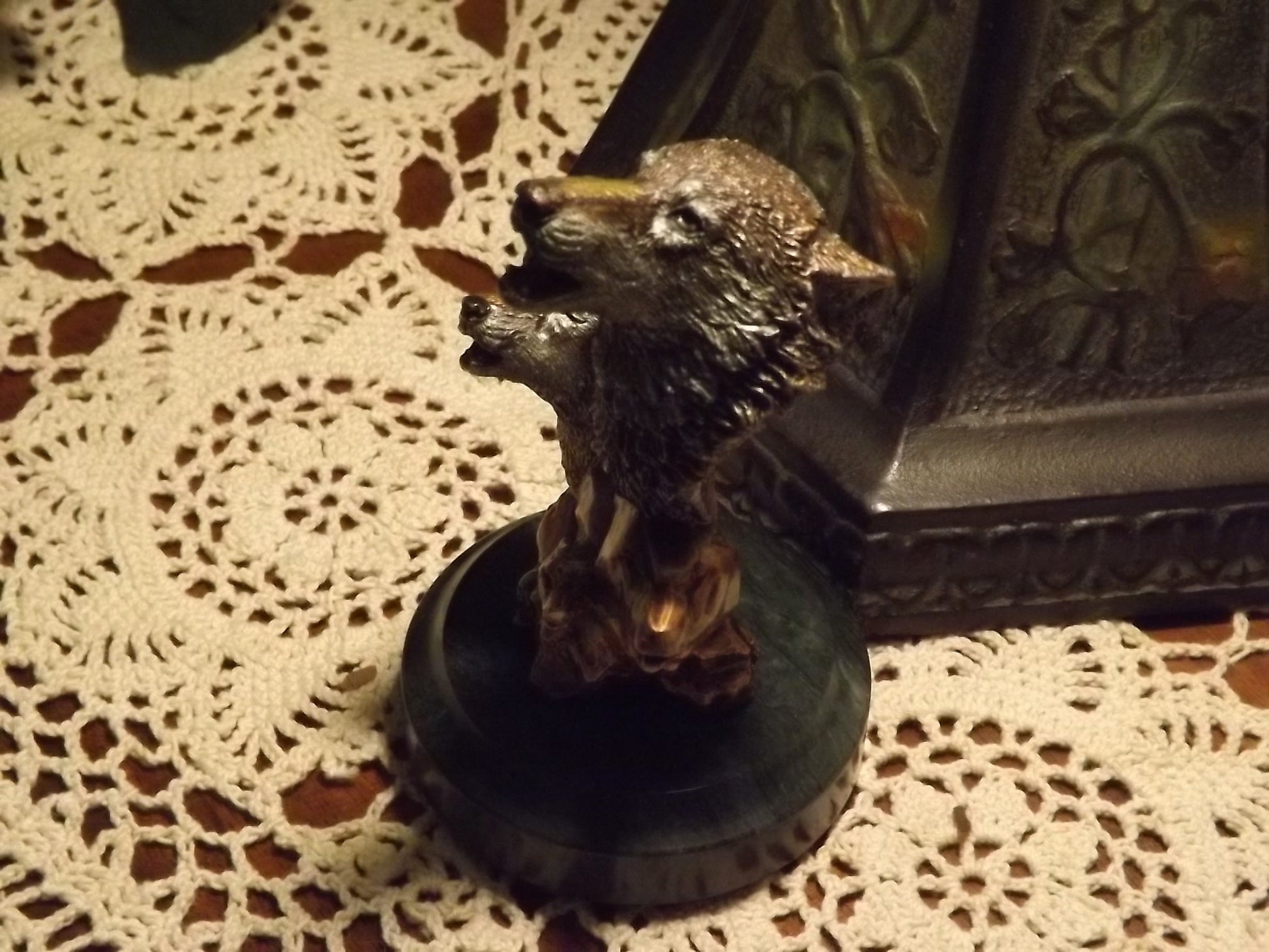 Vintage 1994 Kitty Cantrell Legends mixed media sculpture "Wild Music" Wolf and pup howling on marble base. Limited Edition 857/2500.