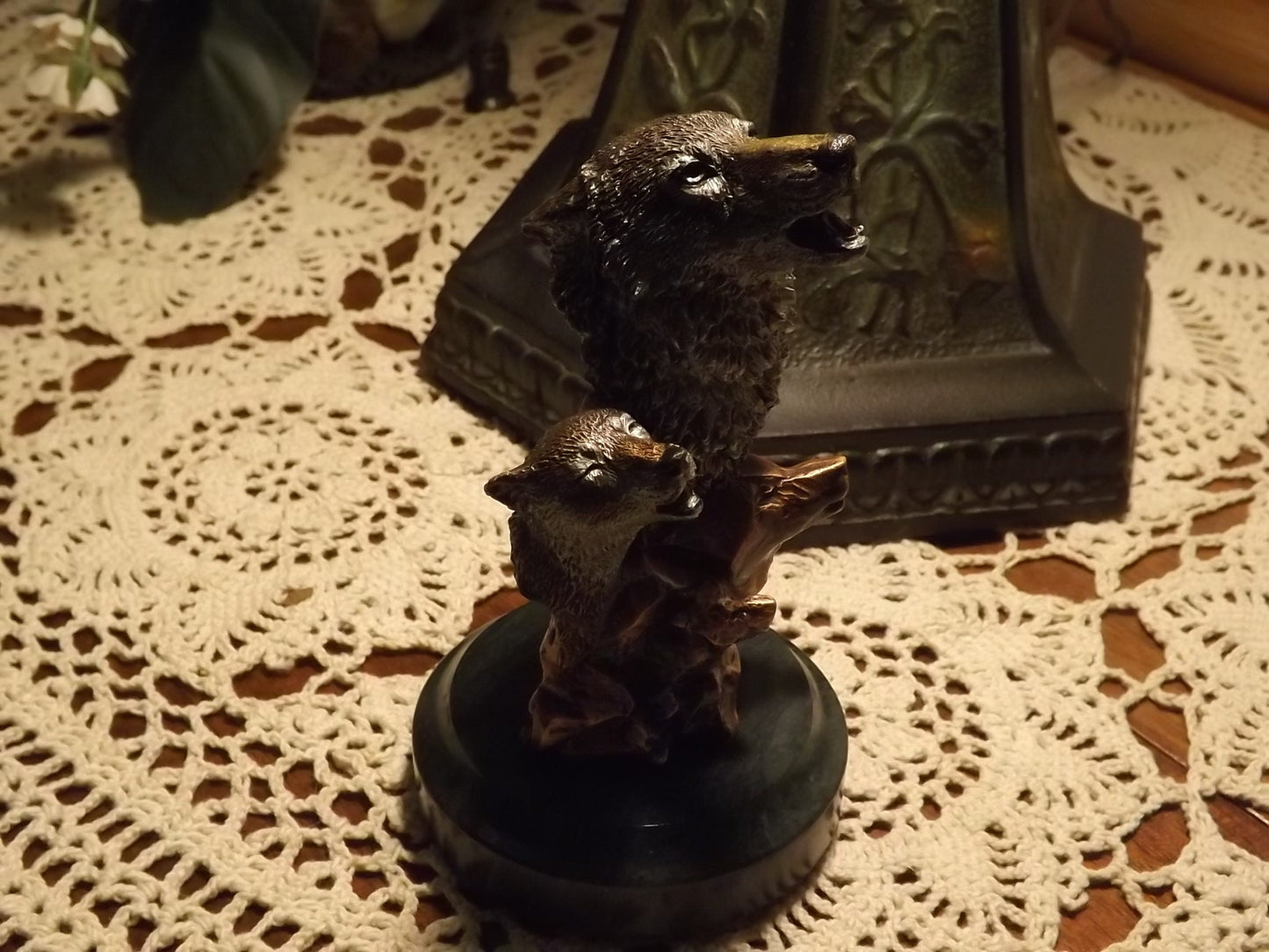 Vintage 1994 Kitty Cantrell Legends mixed media sculpture "Wild Music" Wolf and pup howling on marble base. Limited Edition 857/2500.