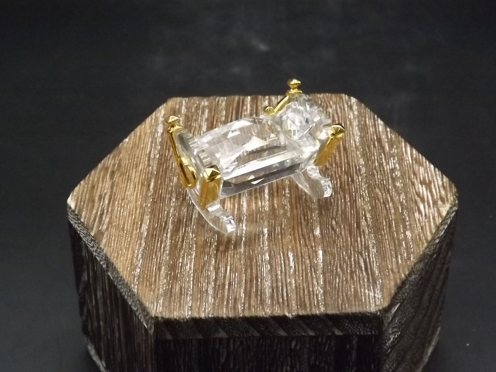 Vintage Swarovski Crystal Memories "Baby Crib Cradle" Figurine. Great Condition with original box. Very small chip as shown in photos.