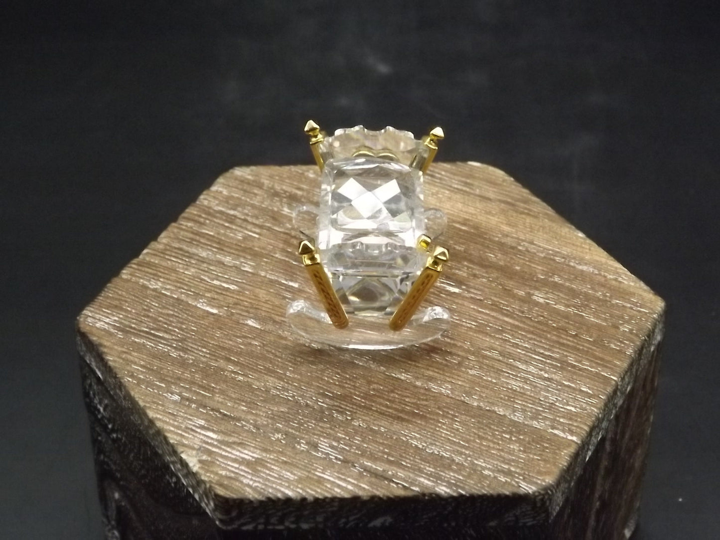 Vintage Swarovski Crystal Memories "Baby Crib Cradle" Figurine. Great Condition with original box. Very small chip as shown in photos.