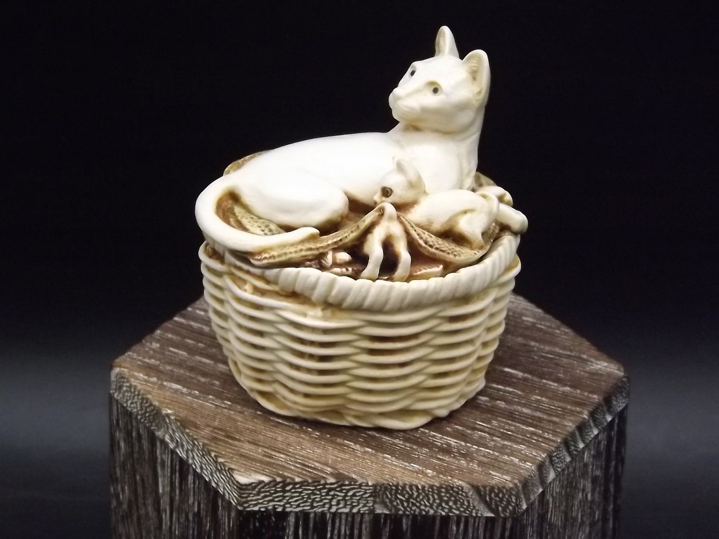 Harmony Kingdom Cat Figurine: Cat's Cradle Too, Limited Edition 249/1000