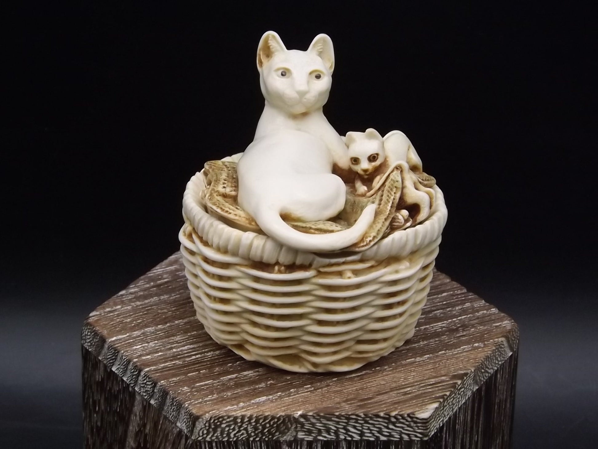 Harmony Kingdom Cat Figurine: Cat's Cradle Too, Limited Edition 249/1000