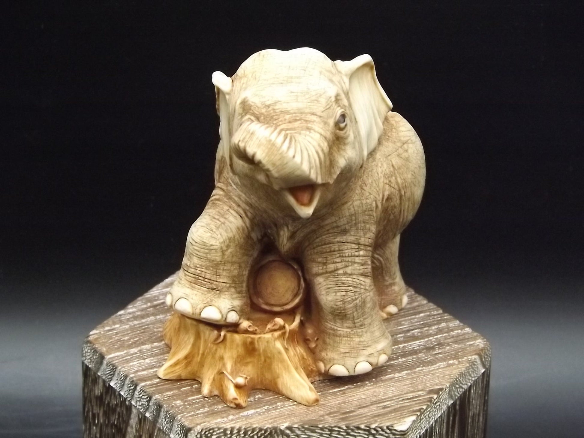 Retired Harmony Kingdom Haji's Hero Elephant Figurine - 2001 Royal Watch