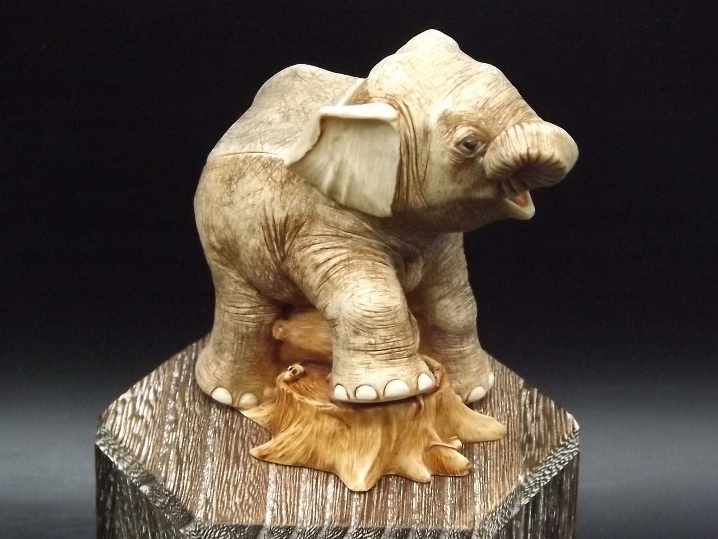 Retired Harmony Kingdom Haji's Hero Elephant Figurine - 2001 Royal Watch
