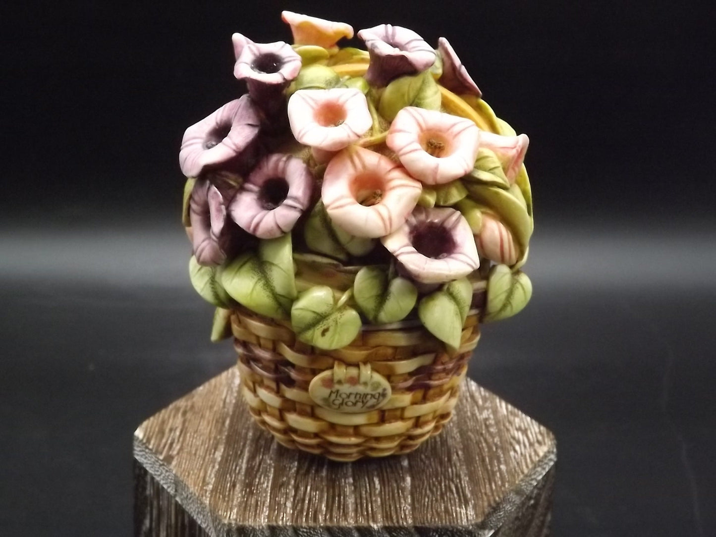 Harmony Kingdom Garden Longaberger "Morning Glory" Jest Basket Figurine HGXLG2 with original box. Excellent condition. Artist Signed