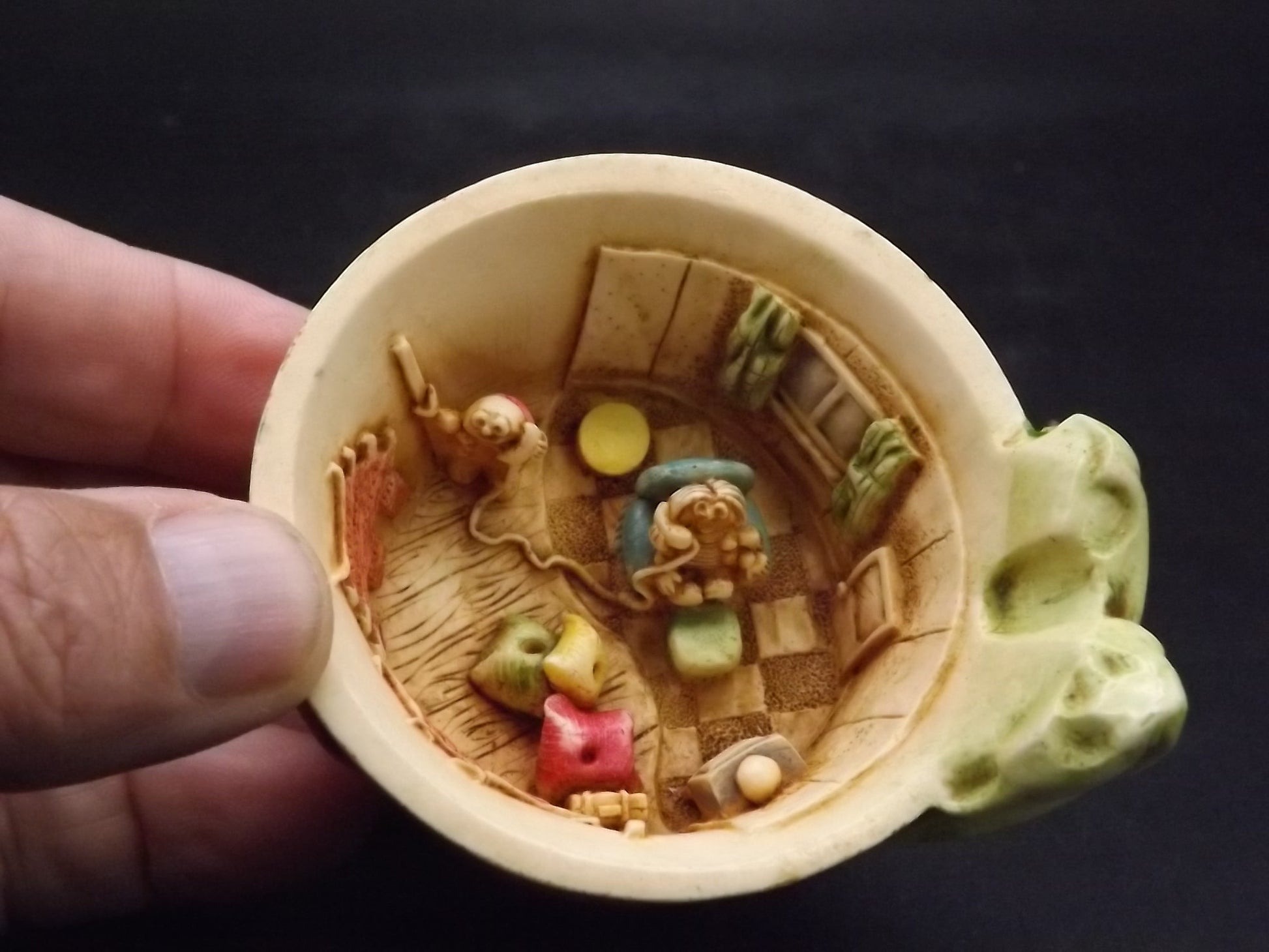 Retired 1999 Harmony Kingdom, Harmony Garden "Summer Bouquet" HG4LEBQSU with original box and COA. Limited Edition 4248/5000. Artist Signed.