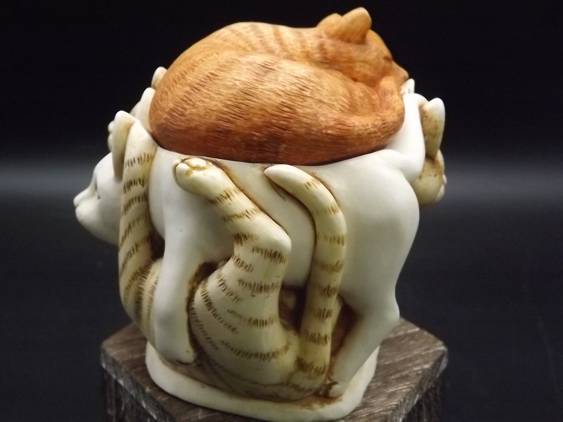 Retired 1995 Harmony Kingdom "Rather Large Friends'" Jest Figurine. Excellent condition. With original box.