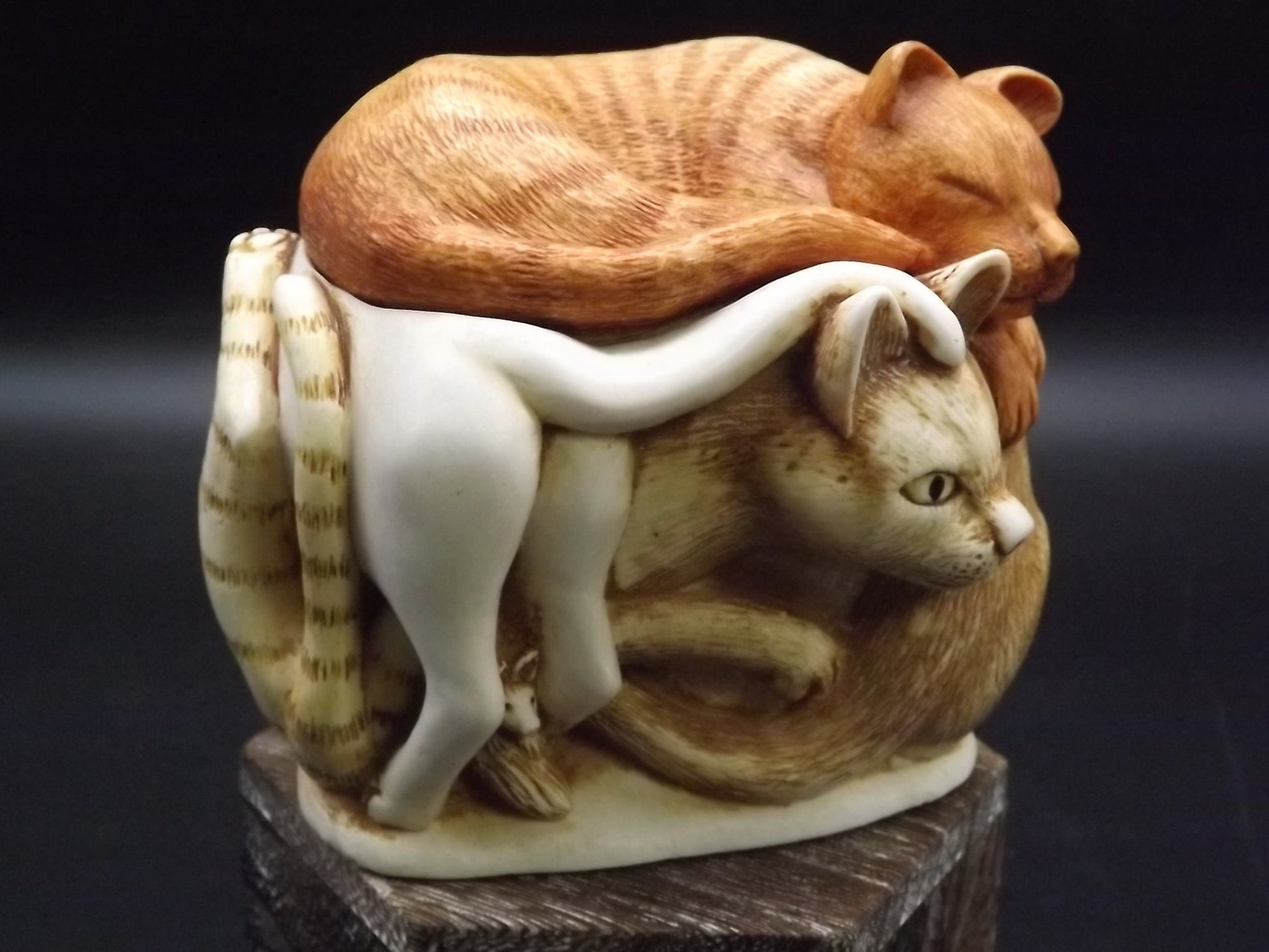 Retired 1995 Harmony Kingdom "Rather Large Friends'" Jest Figurine. Excellent condition. With original box.