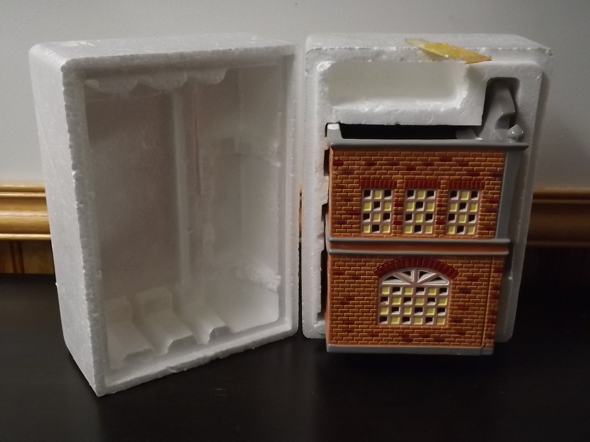 Vintage 1986 Snow Village "Apothecary" Drug Store building figurine for seasonal display village scenes. With box.