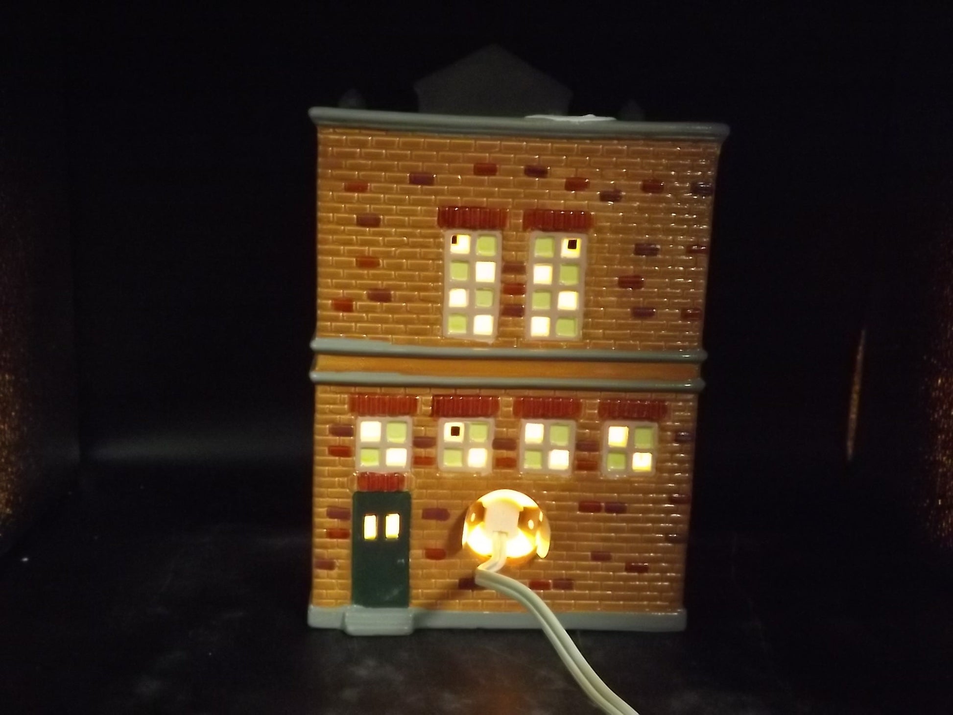 Vintage 1986 Snow Village "Apothecary" Drug Store building figurine for seasonal display village scenes. With box.