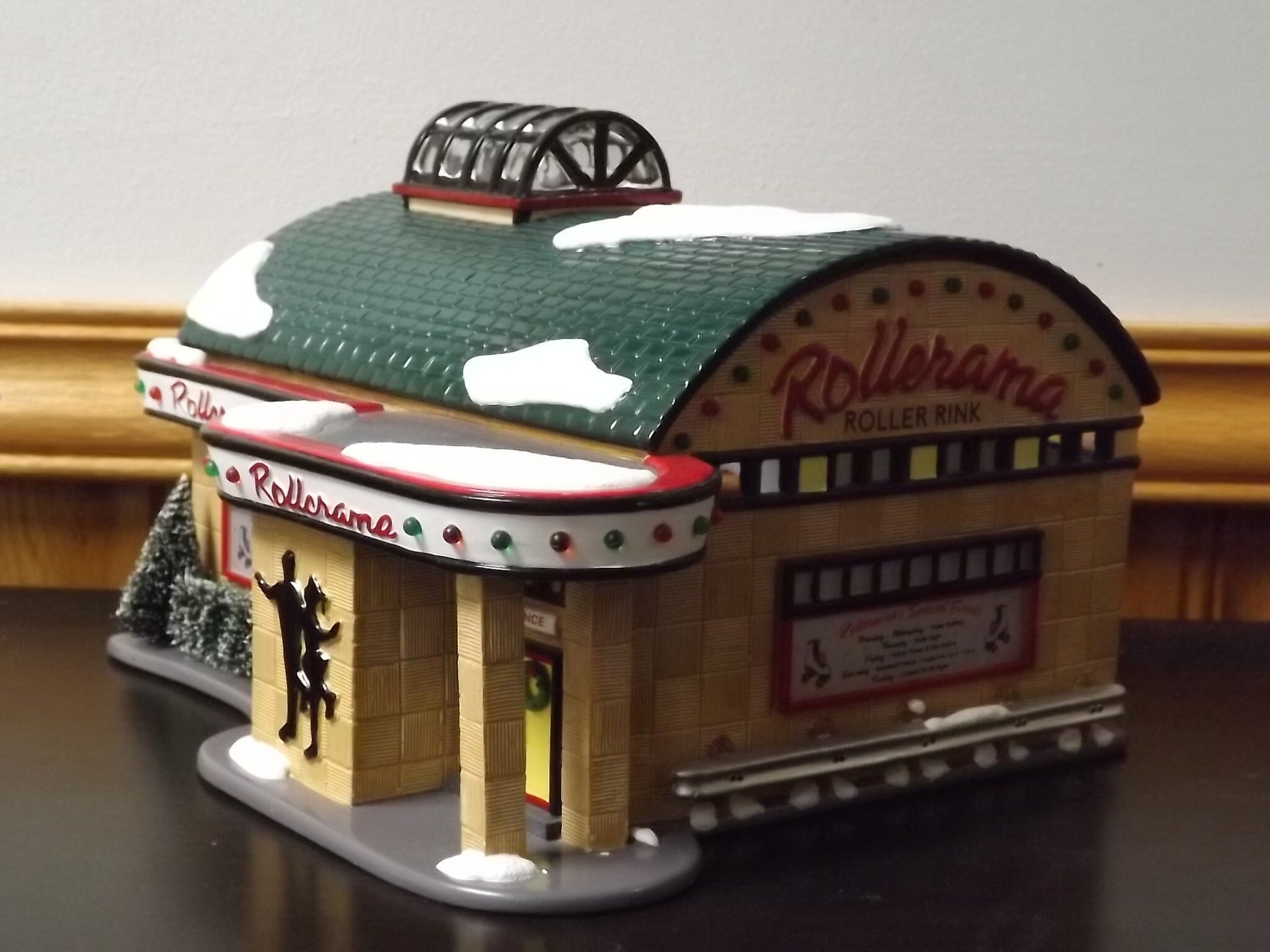 Vintage 1997 Snow Village "Rollerama Roller Rink" Illuminated Figurine with Box & COA