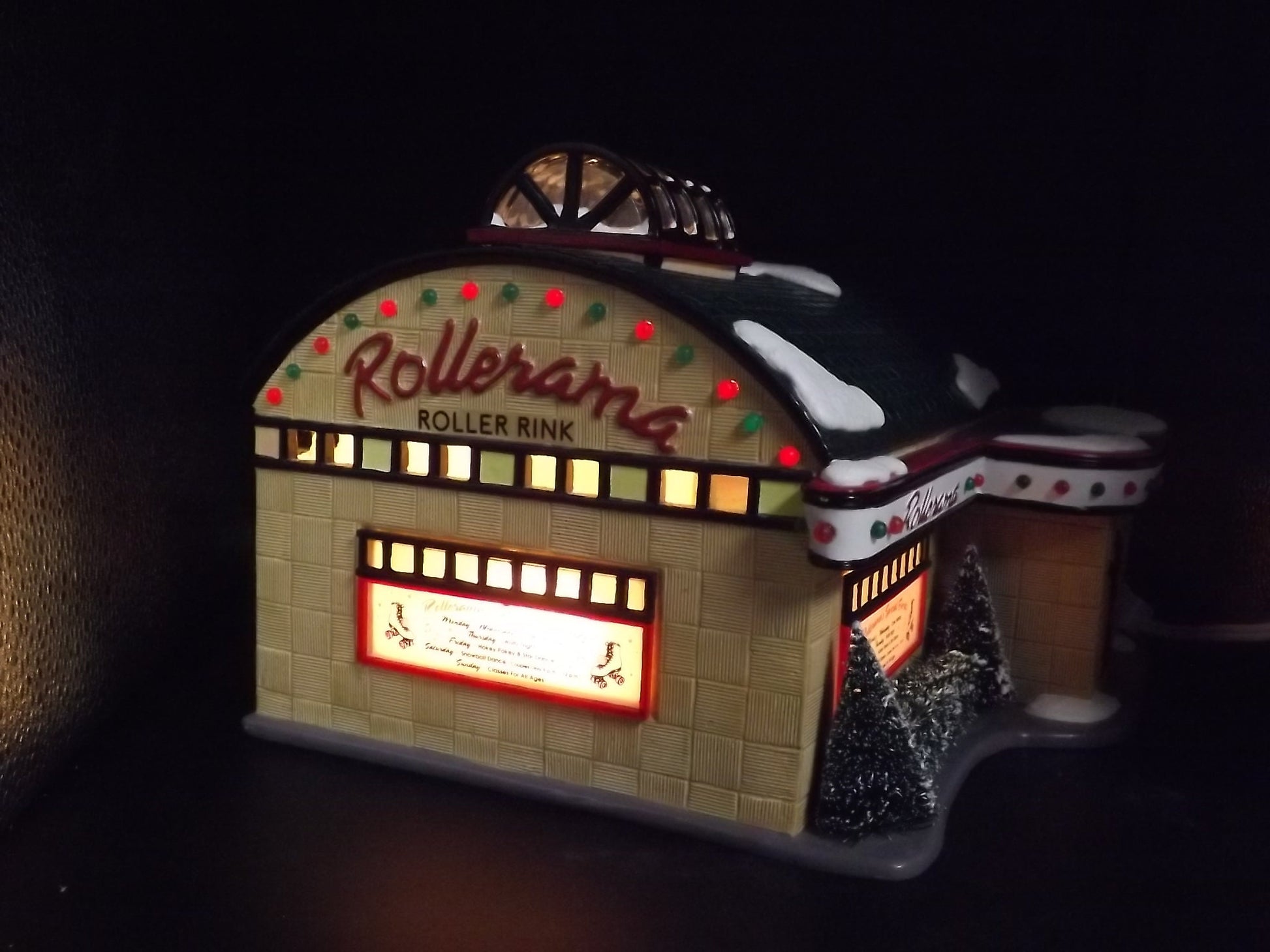 Vintage 1997 Snow Village "Rollerama Roller Rink" Illuminated Figurine with Box & COA