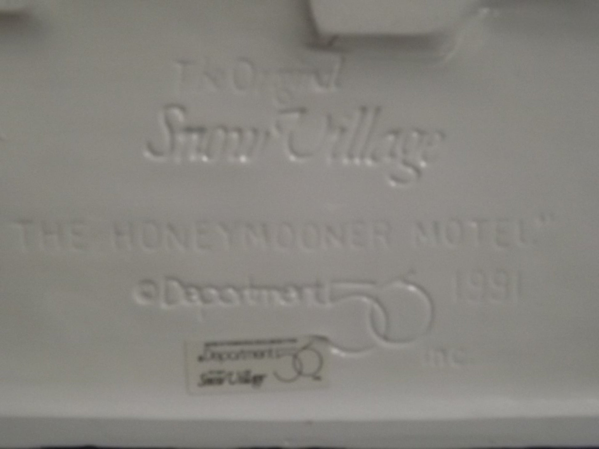 Vintage 1991 Snow Village "The Honeymooner Motel" Illuminated Figurine with Box & COA