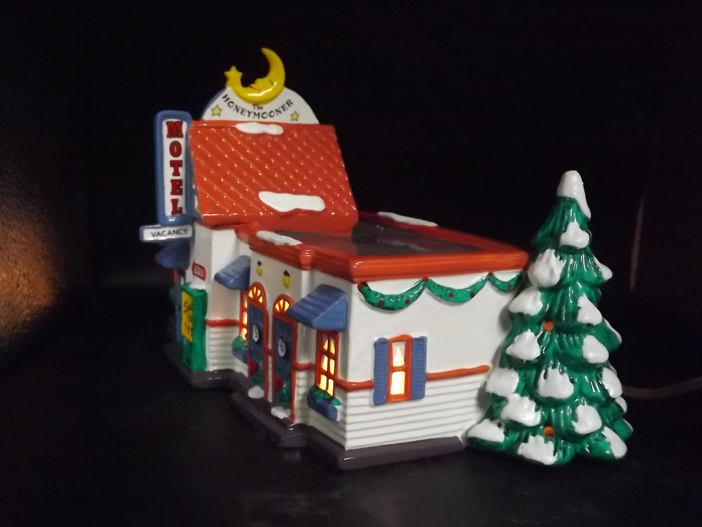 Vintage 1991 Snow Village "The Honeymooner Motel" Illuminated Figurine with Box & COA