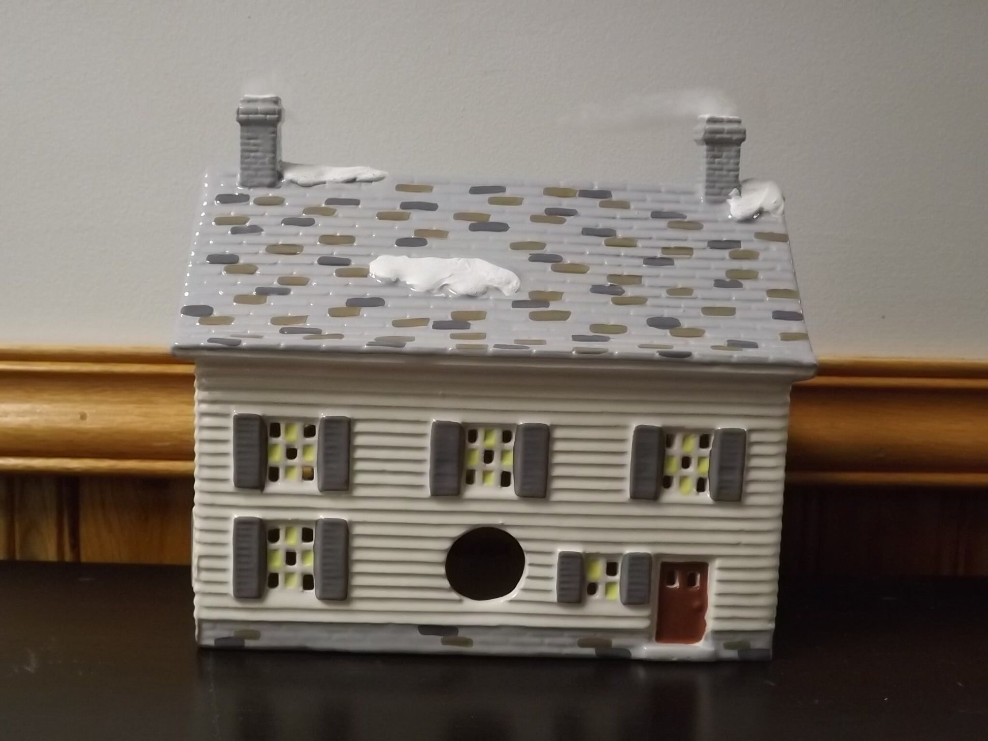 Vintage 1987 Snow Village "Cumberland House" Illuminated building figurine display village scenes. With box