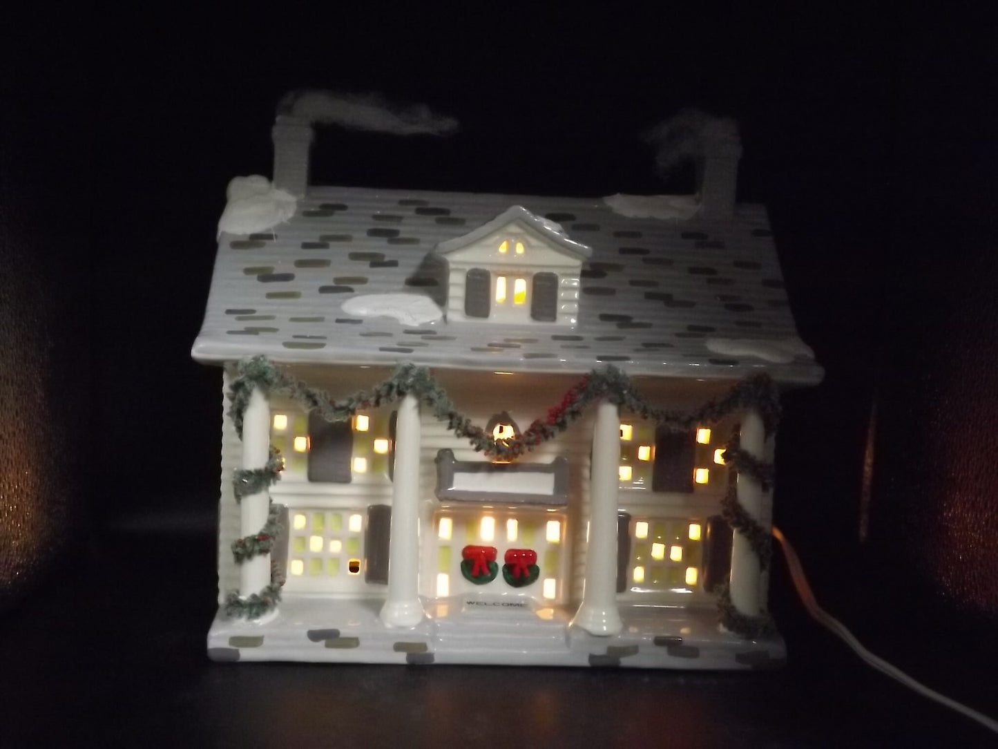Vintage 1987 Snow Village "Cumberland House" Illuminated building figurine display village scenes. With box