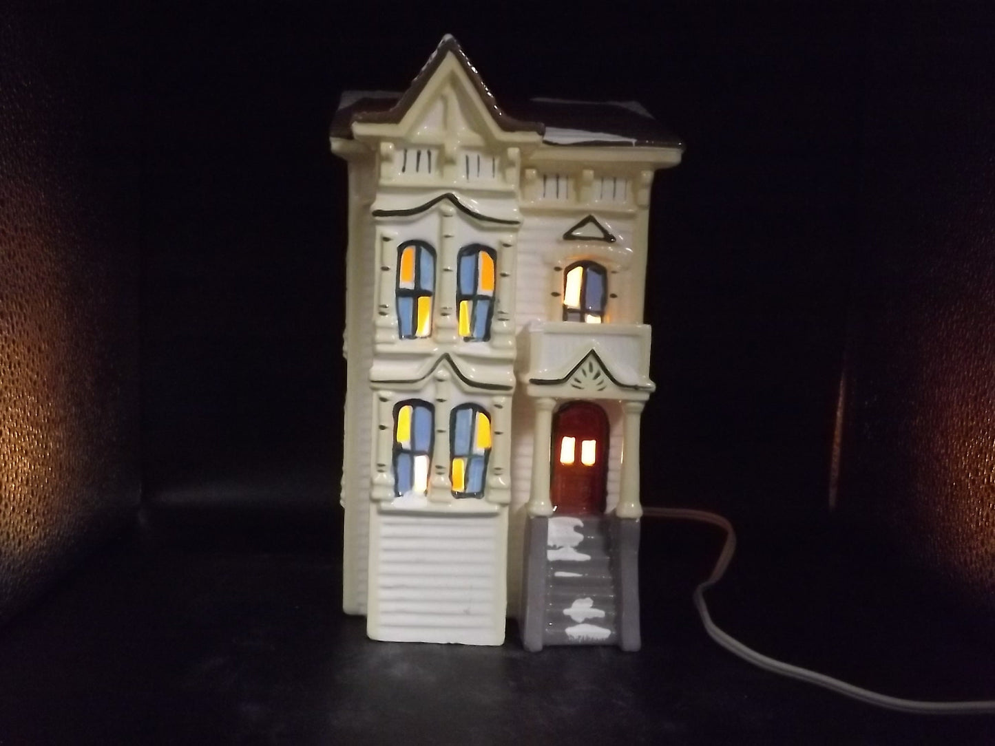 Vintage 1986 Snow Village Pacific Heights Illuminated Figurine (No Light Cord)