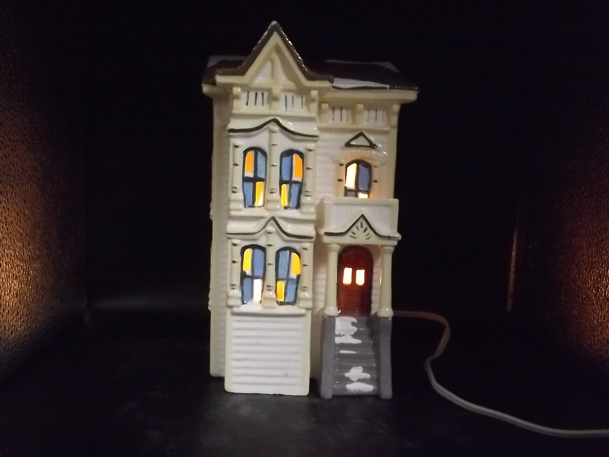 Vintage 1986 Snow Village Pacific Heights Illuminated Figurine (No Light Cord)