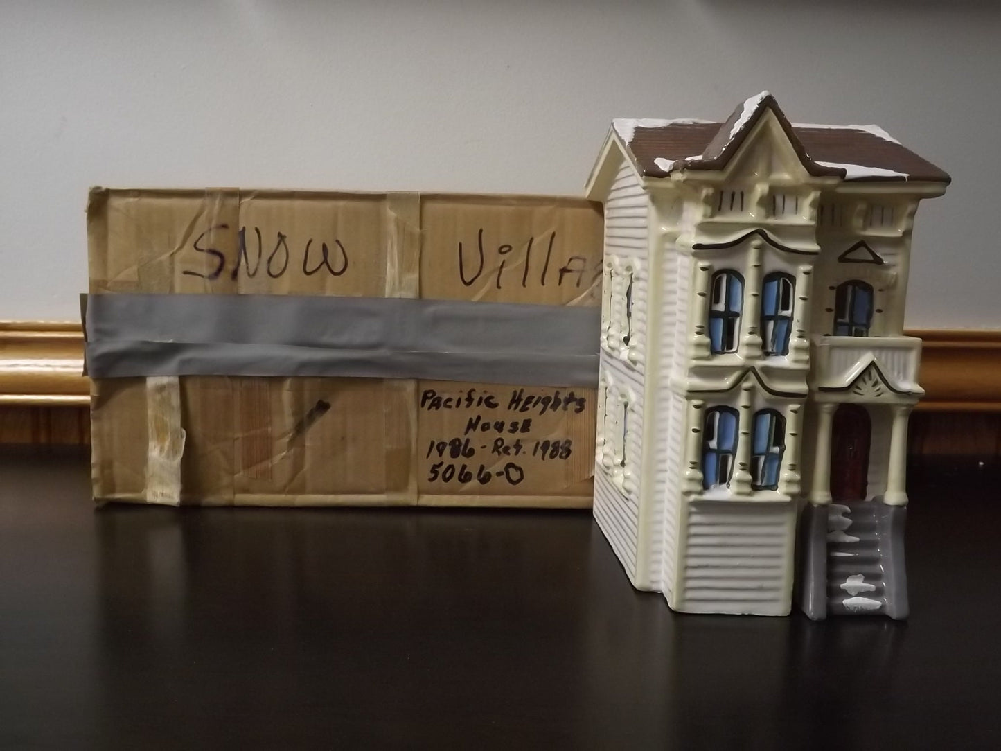 Vintage 1986 Snow Village Pacific Heights Illuminated Figurine (No Light Cord)