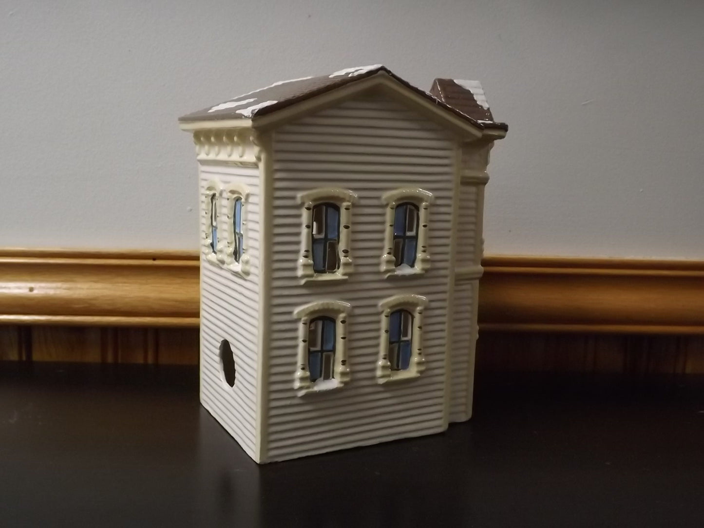 Vintage 1986 Snow Village Pacific Heights Illuminated Figurine (No Light Cord)