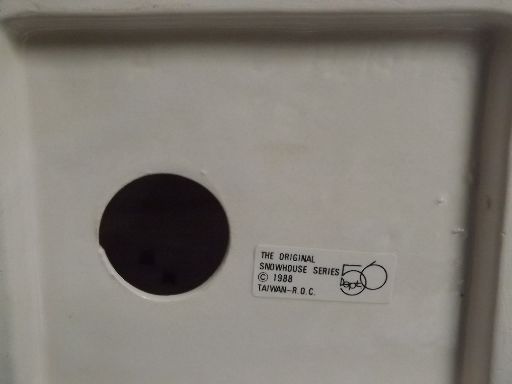 Vintage 1986 Snow Village Pacific Heights Illuminated Figurine (No Light Cord)