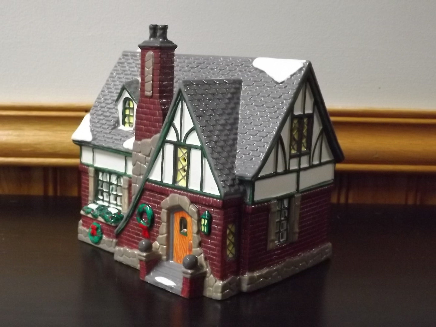 Vintage 1991 Snow Village "Oak Grove Tudor" Illuminated Figurine with Box & COA