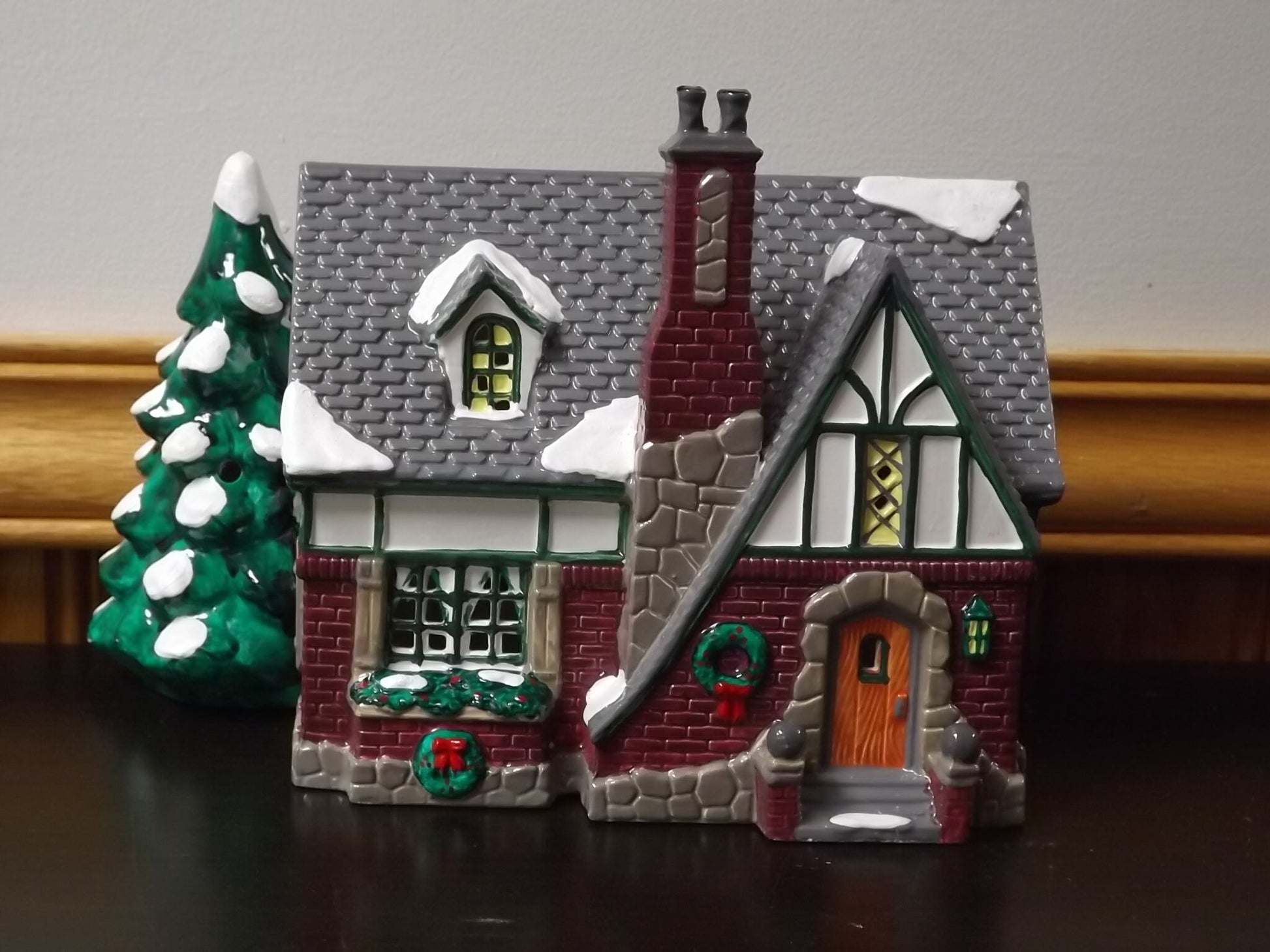 Vintage 1991 Snow Village "Oak Grove Tudor" Illuminated Figurine with Box & COA