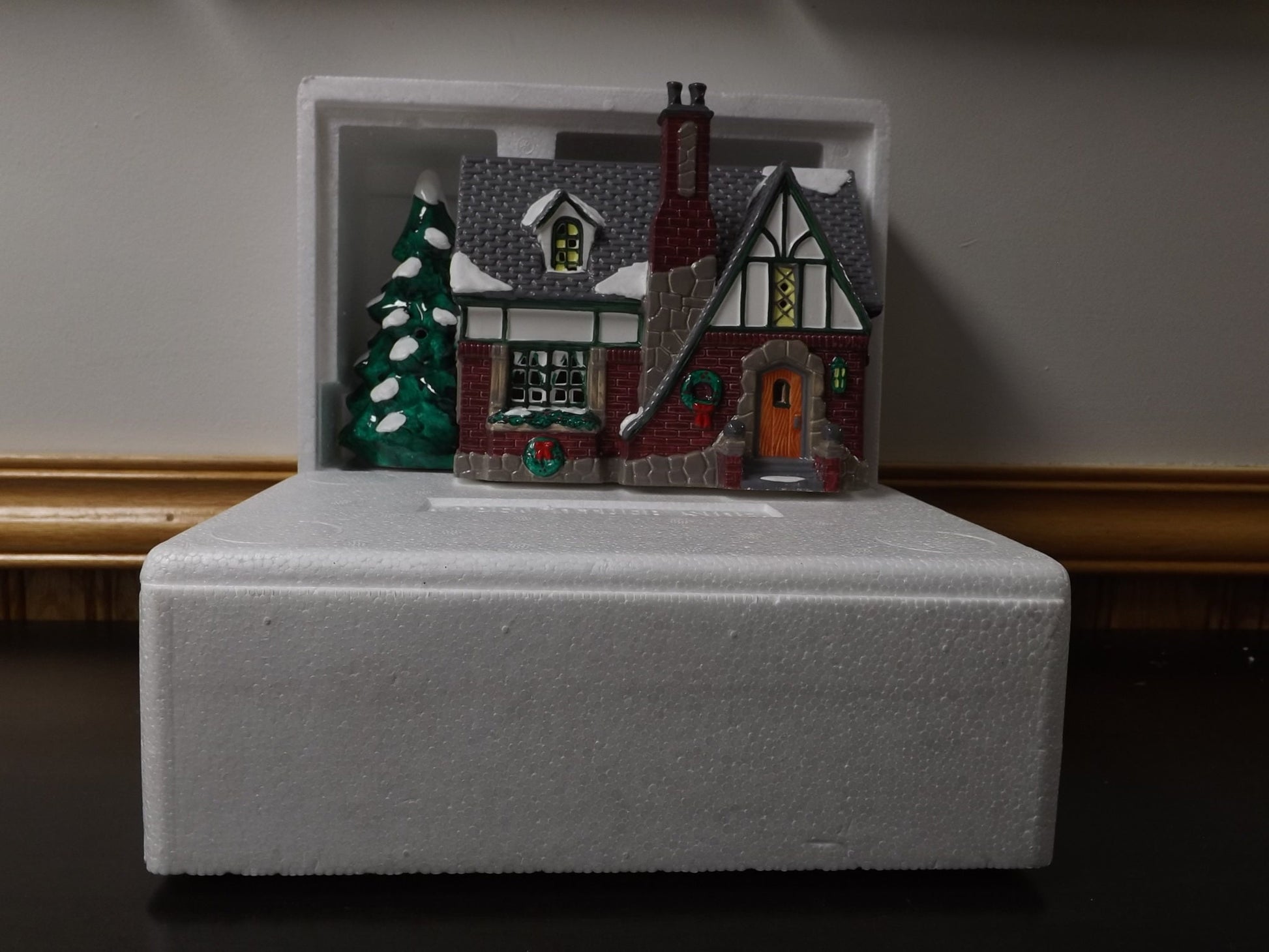 Vintage 1991 Snow Village "Oak Grove Tudor" Illuminated Figurine with Box & COA