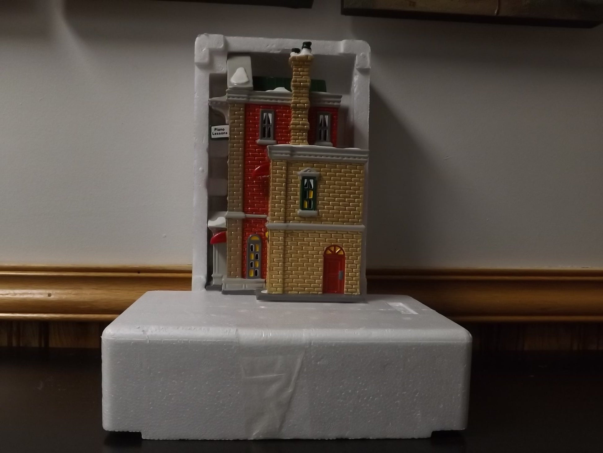 Vintage 1991 Snow Village "Finkley's Finery" Illuminated Building with Box & COA