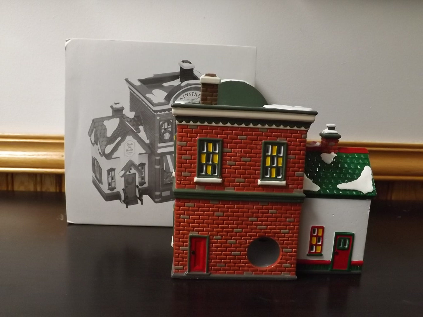 Vintage 1997 Snow Village Mainstreet Gift Shop Illuminated Figurine (With Box & COA)